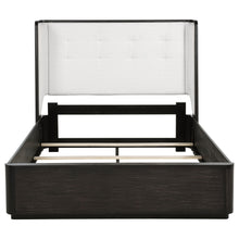 Load image into Gallery viewer, Leandro Wingback Bed