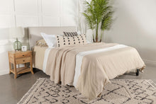 Load image into Gallery viewer, Izzy Queen Headboard