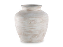 Load image into Gallery viewer, Meadie Vase