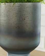 Load image into Gallery viewer, Pennmore Vase