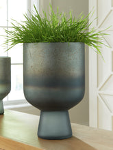 Load image into Gallery viewer, Pennmore Vase