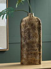 Load image into Gallery viewer, Wallmond Vase