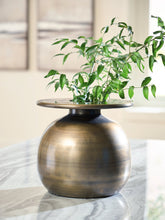 Load image into Gallery viewer, Fedorleigh Vase