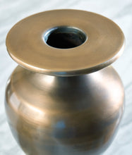 Load image into Gallery viewer, Fedorleigh Vase
