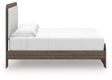 Load image into Gallery viewer, Kendanport Upholstered Bed