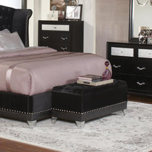 Load image into Gallery viewer, Barzini Tufted Rectangular Trunk with Nailhead Black