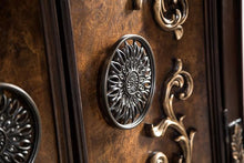 Load image into Gallery viewer, Aquilina Chest