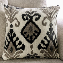 Load image into Gallery viewer, BELSIZE Sofa