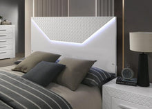 Load image into Gallery viewer, Whitby Queen Bedroom Set