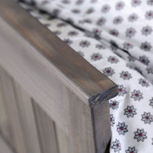 Load image into Gallery viewer, Rockwall Bed Grey & White