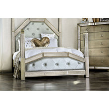 Load image into Gallery viewer, Loraine Queen Bed