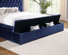 Load image into Gallery viewer, Davida Queen Bed Blue