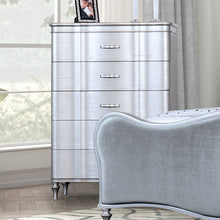 Load image into Gallery viewer, Melodi Parc Chest