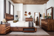Load image into Gallery viewer, Winslow Queen &amp; E.King Bed
