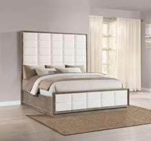 Load image into Gallery viewer, Durango California King, Eatren King, &amp; Queen Bed
