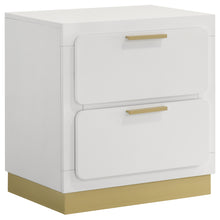 Load image into Gallery viewer, Caraway 4 Pc &amp; Pc E.King, Cal.King, &amp; Queen Bedroom Set Black &amp; White
