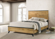 Load image into Gallery viewer, Kaywood Eastern King, Queen, Twin, &amp; Full Bed
