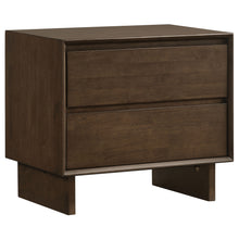 Load image into Gallery viewer, Glenwood 4 &amp; 5 Piece Bedroom Set Eastren king &amp; Queen

