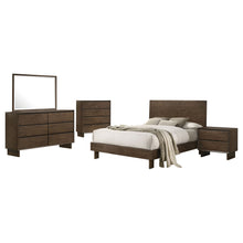 Load image into Gallery viewer, Glenwood 4 &amp; 5 Piece Bedroom Set Eastren king &amp; Queen
