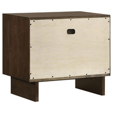 Load image into Gallery viewer, Glenwood 4 &amp; 5 Piece Bedroom Set Eastren king &amp; Queen
