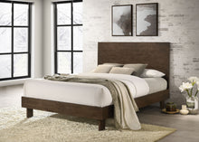 Load image into Gallery viewer, Glenwood Eastern King &amp; Queen Bed
