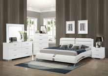 Load image into Gallery viewer, Jeremaine 5 Pc Bedroom Sets White
