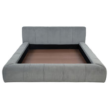 Load image into Gallery viewer, Wilshire Eastern King Bed
