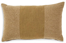 Load image into Gallery viewer, Dovinton Pillow (Set of 4)
