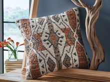 Load image into Gallery viewer, Kierenworth Pillow (Set of 4)

