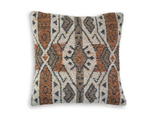 Load image into Gallery viewer, Kierenworth Pillow (Set of 4)
