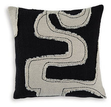 Load image into Gallery viewer, Veerbank Pillow (Set of 4)
