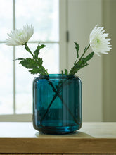 Load image into Gallery viewer, Inisland Vase
