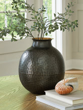 Load image into Gallery viewer, Woody Vase
