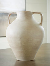 Load image into Gallery viewer, Justy Vase
