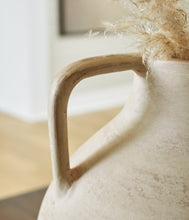 Load image into Gallery viewer, Justy Vase

