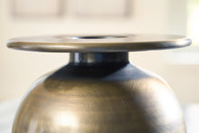 Load image into Gallery viewer, Fedorleigh Vase
