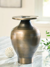 Load image into Gallery viewer, Fedorleigh Vase
