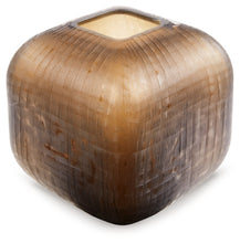 Load image into Gallery viewer, Capard Vase
