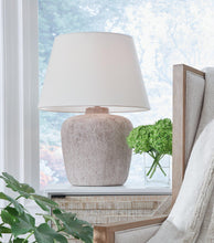 Load image into Gallery viewer, Danry Table Lamp
