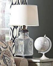 Load image into Gallery viewer, Sharolyn Table Lamp
