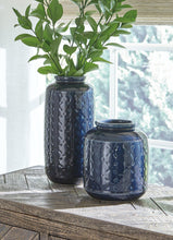 Load image into Gallery viewer, Marenda Vase (Set of 2)
