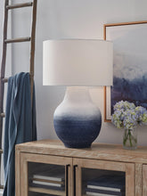 Load image into Gallery viewer, Dashland Table Lamp
