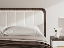Load image into Gallery viewer, Kendanport Upholstered Bed
