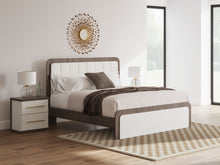 Load image into Gallery viewer, Kendanport Upholstered Bed
