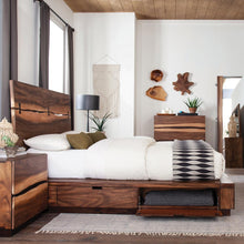 Load image into Gallery viewer, Winslow California King, E.King &amp; Queen Bed Smokey Walnut and Coffee Bean
