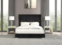 Load image into Gallery viewer, Cadwell E.King, Queen, &amp; Full Bed White, Gray, &amp; Black
