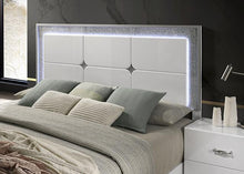 Load image into Gallery viewer, Stoholm E.King &amp; Queen Bed
