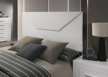Load image into Gallery viewer, Whitby E.King &amp; Queen Bed
