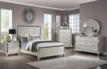 Load image into Gallery viewer, VALLETTA E.King &amp; Queen Bed
