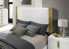 Load image into Gallery viewer, Basildon Bed

